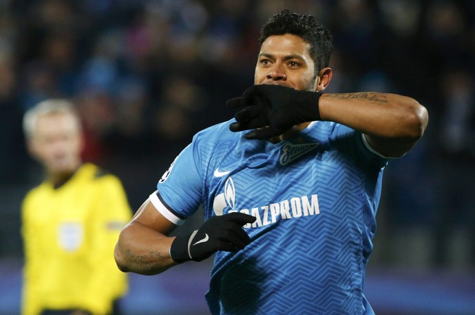 Hulk gol Zenit x Lyon  (Foto: Reuters)