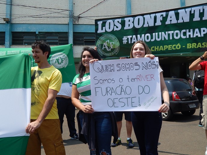 Torcida Chapecoense viagem Argentina Rúbia e Emanuelly (Foto: Laion Espíndula)