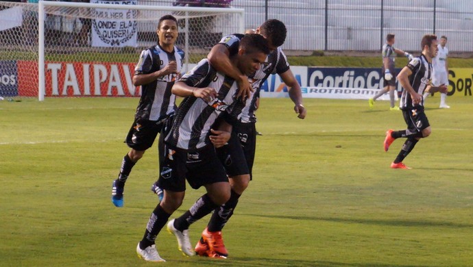 ABC x América-MG, no Estádio Frasqueirão (Foto: Augusto Gomes/GloboEsporte.com)