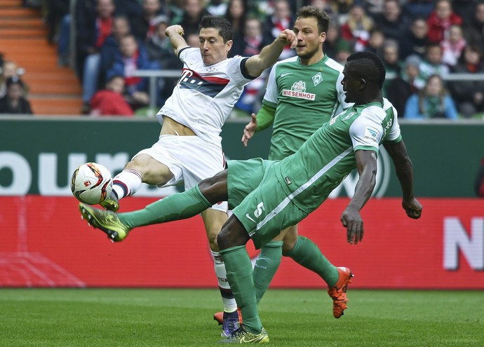 Lewandowski Bayern x Werder (Foto: Reuters)