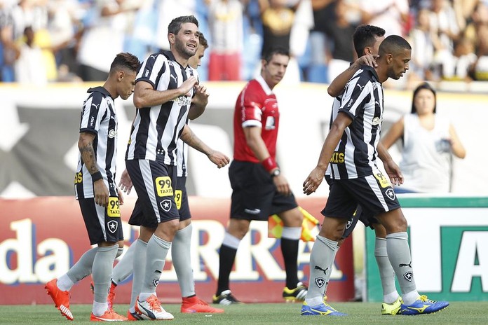 Navarro - Botafogo x Bragantino (Foto: Satiro Sodré / SSPress)