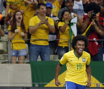 Willian gol Brasil x Venezuela eliminatórias (Foto: Reuters)