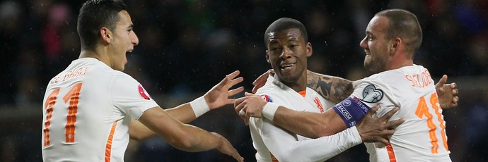 Wijnaldum Sneijder Holanda Cazaquistão (Foto: AFP)