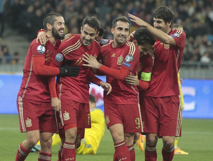 Espanha comemora o gol diante da Ucrânia (Foto: AP Photo/Efrem Lukatsky)