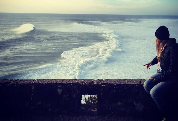 Maya Gabeira está novamente em Nazaré (Foto: Reprodução/Facebook)