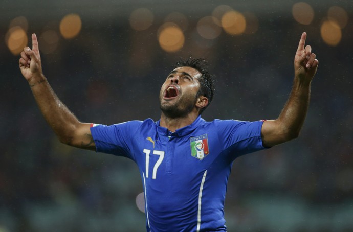 Eder comemora gol da Itália sobre Azerbaijão (Foto: REUTERS/David Mdzinarishvili)