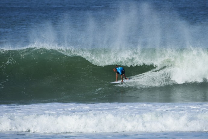 Jadson André em ação no round 3 da etapa de Hossegor, França, do Mundial de Surfe (Foto: Poullenot / WSL)