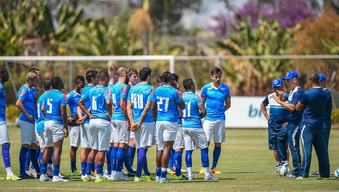 Mano Menezes comandou seu primeiro treino no Cruzeiro (Foto: Pedro Vilela/LightPress/Cruzeiro)