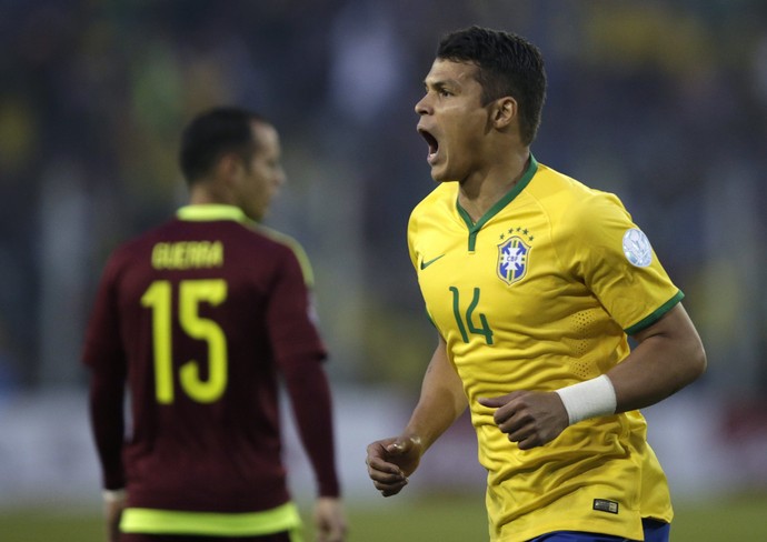 Thiago Silva gol Brasil x Venezuela (Foto: EFE)