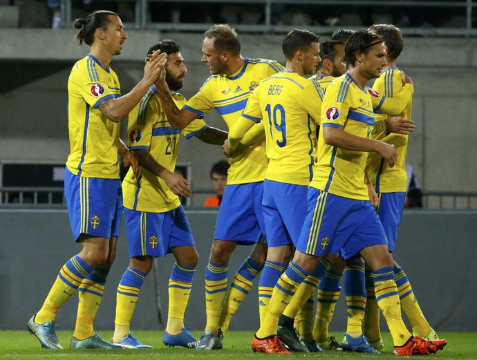 Ibrahimovic gol Suécia x Liechtenstein eliminatórias da Eurocopa (Foto: Reuters)