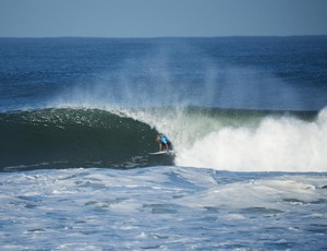 Jadson André em ação na primeira fase da etapa do Circuito Mundial de Surfe em Hossegor na Frabça (Foto: WSL / Kirstin Scholtz)