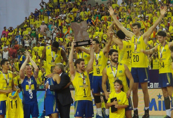 Brasil volei podio (Foto: Viviane Leão/GloboEsporte.com)