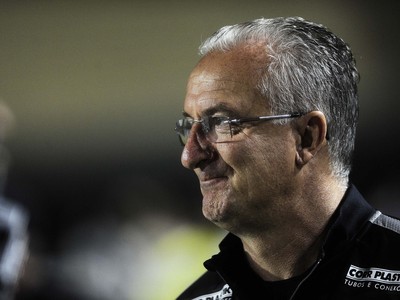 Dorival Júnior, jogo Santos x Figueirense no Pacaembu (Foto: Marcos Ribolli)