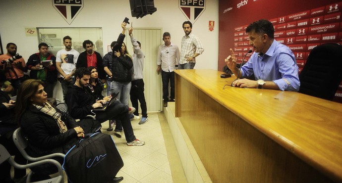 São Paulo x Atlético-PR Juan Carlos Osorio mulher (Foto: Marcos Ribolli)