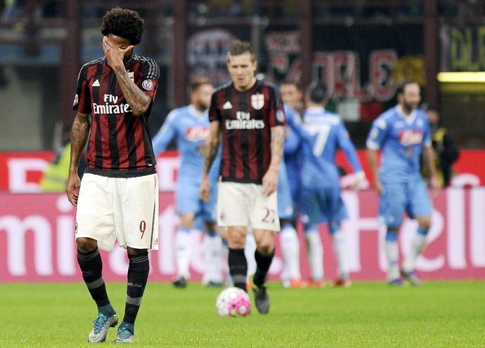 Luiz Adriano Napoli x Milan (Foto: Reuters)