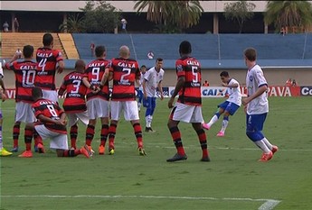 Frame Atlético-GO x Paysandu lance de jogo (Foto: Reprodução)