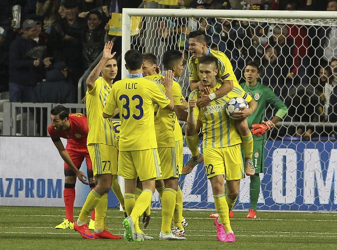 Jogadores Astana comemoram gol Galatasaray (Foto: AP Photo/Alexey Filippov)