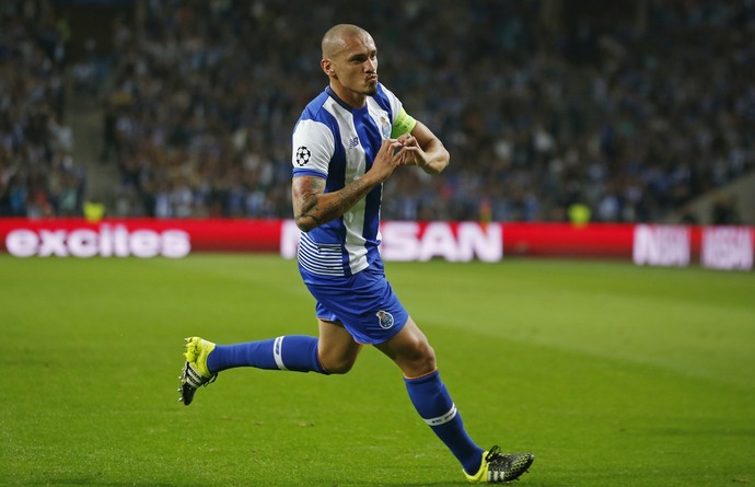 Maicon - Chelsea x Porto (Foto: Reuters)