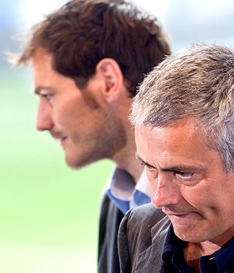 José Mourinho e Casillas em evento do Real Madrid (Foto: AP)