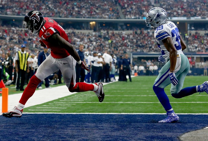 Julio Jones faz o touchdown para o Atlanta Falcons (Foto: Tom Pennington/Getty Images)