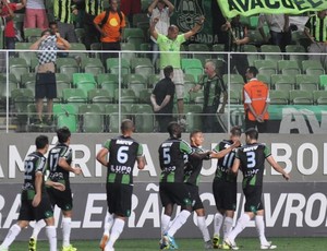 Jogadores do América-MG comemoram gol (Foto: Divulgação/ América-MG)