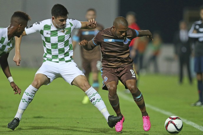  Battaglia e Brahimi, Moreirense x Porto  (Foto: EFE / EPA / Jose Coelho)