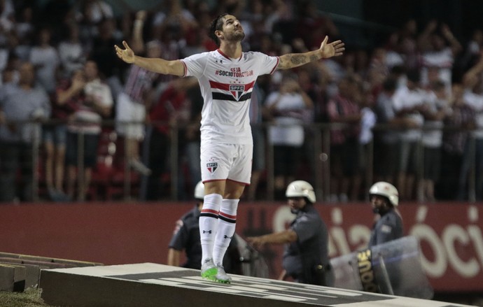 Vasco x São Paulo - gol Pato (Foto: MIGUEL SCHINCARIOL - Agência Estado)