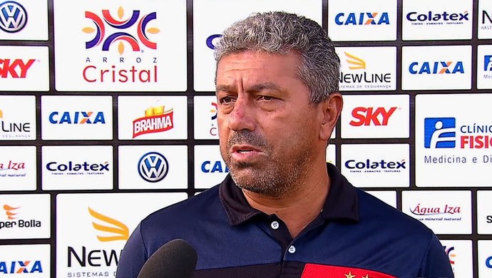 Gilberto Pereira, técnico do Atlético-GO (Foto: Reprodução/TV Anhanguera)