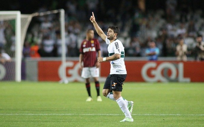 henrique almeida coritiba x atlético-pr atletiba (Foto: Giuliano Gomes/PR Press)