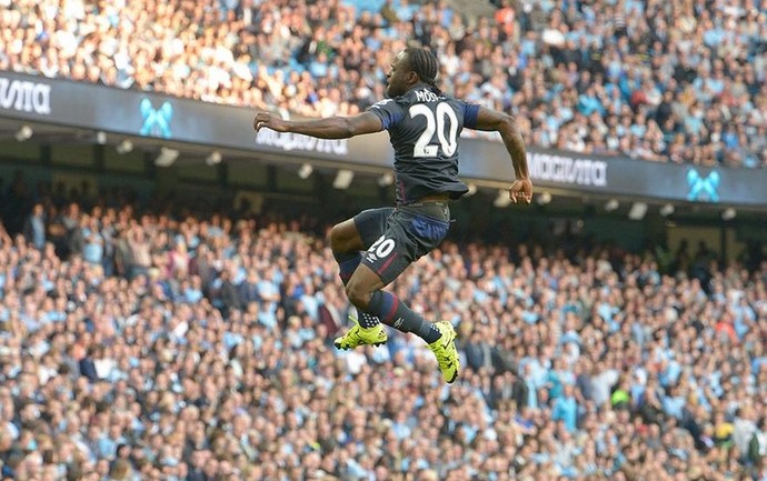 Moses Gol Manchester City West Ham (Foto: Reprodução Twitter)