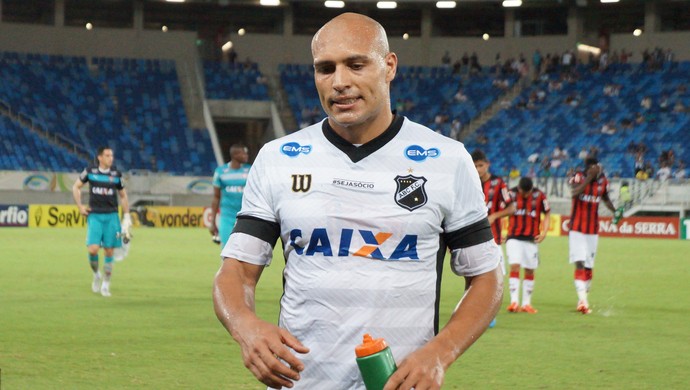 Edno, atacante do ABC (Foto: Augusto Gomes/GloboEsporte.com)