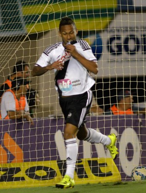 Biro-Biro gol ponte Preta x Goiás (Foto: André Costa / Ag. Estado)