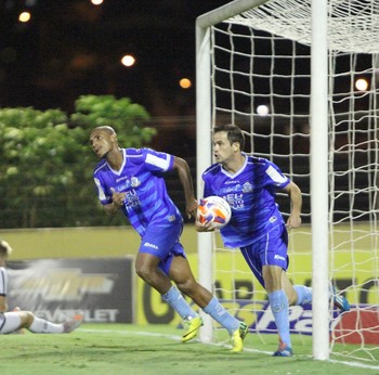 Gol de Pipico, bragantino x macaé (Foto: Tiago Ferreira / Macaé Esporte)