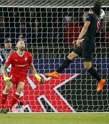 Cavani PSG x Malmo (Foto: Reuters)