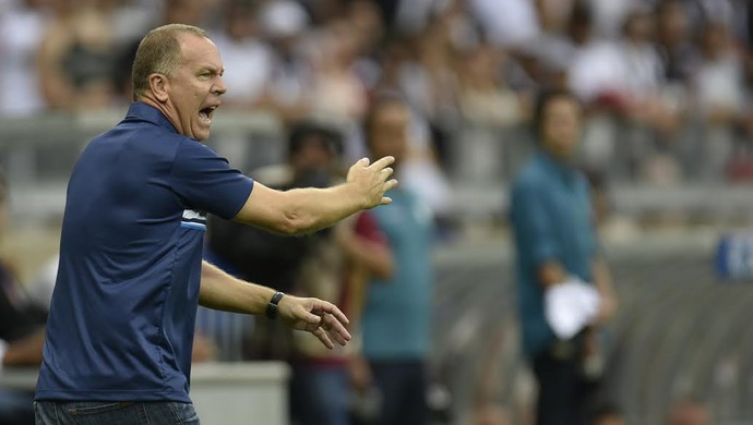 Mano Menezes, técnico do Cruzeiro no clássico contra o Atlético-MG (Foto: Douglas Magno)