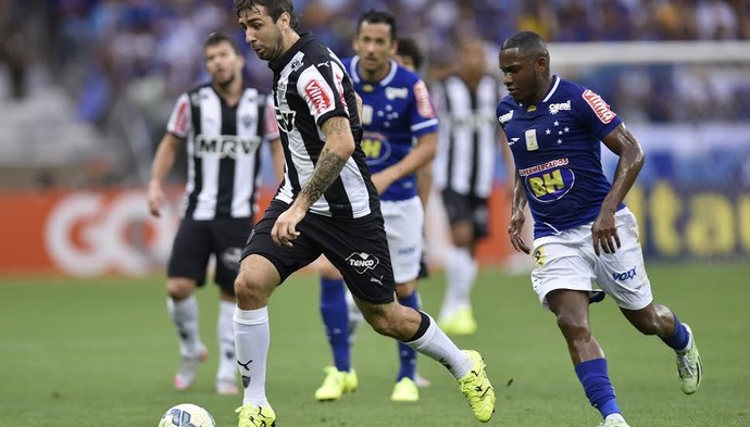 Lucas Pratto e Willians (Foto: Douglas Magno)