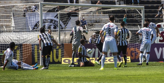 Ponte Preta Santos Moisés Lucarelli (Foto: Fábio Leoni/PontePress)