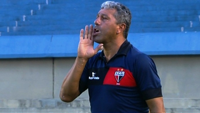 Gilberto Pereira, técnico do Atlético-GO (Foto: Reprodução/Premiere)