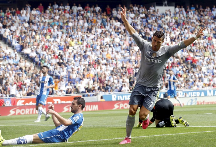 Cristiano Ronaldo celebra gol do Real sobre o Espanyol (Foto: Reuters)