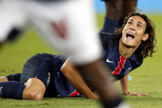 Cavani reclama Paris Saint-Germain PSG (Foto: REUTERS/Charles Platiau)