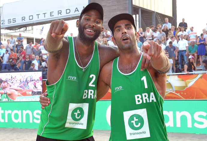 Evandro e Pedro Solberg vôlei de praia (Foto: Divulgação/FIVB)