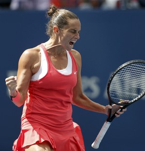 Roberta Vinci comemora vitória no segundo set contra Serena Williams no US Open (Foto: Reuters)