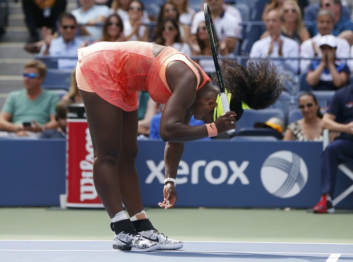 Serena Williams lamenta ponto perdido contra Vinci no US Open (Foto: Reuters)