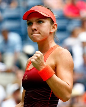 Simona Halep comemora ponto contra Victoria Azarenka no US Open (Foto: Getty Images)