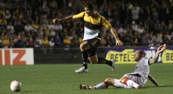 Criciúma x Vitória Natan (Foto: Fernando Ribeiro/Criciúma EC)