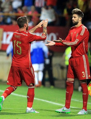 Sergio Ramos e Piqué, Espanha x Costa Rica (Foto: Agência EFE)