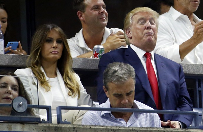 Donald Trump na arquibancada do jogo entre Serena e Venus (Foto: AP)