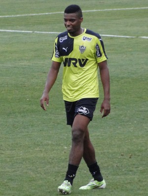 Jemerson, zagueiro do Atlético-MG durante treinamento na Cidade do Galo (Foto: Léo Simonini)