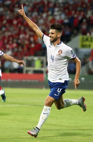 Miguel Veloso Portugal Albânia (Foto: AFP)