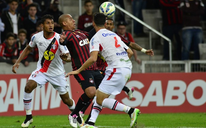 Atlético-PR Joinville  (Foto: Gustavo Oliveira/ Atlético-PR)